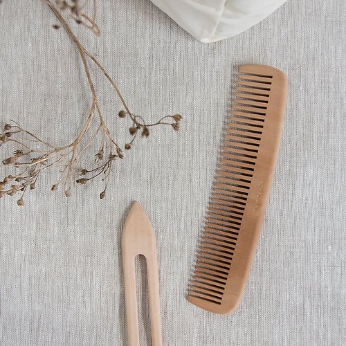 Monk and Anna Hair comb