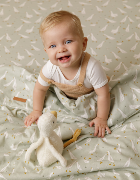 Stoff_Kuschel_Gans_weis_18_cm_Little_Goose_Kollektion_Little_Dutch_LD8504_8713291885042_07.png