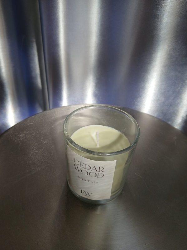EW London '' Cedar Wood '' Candle