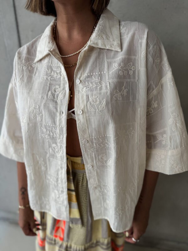 Short Sleeved Lace Collar Shirt